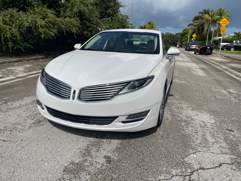 2014 Lincoln MKZ Hybrid's photo