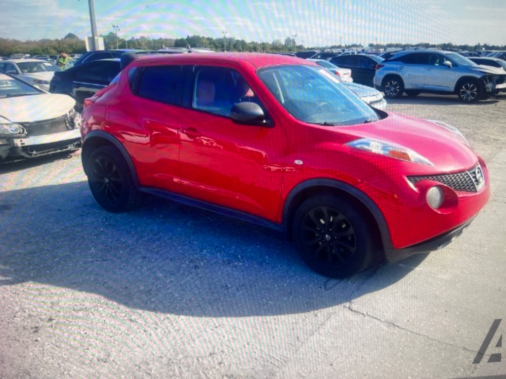 2014 Nissan Juke S FWD CVT's photo