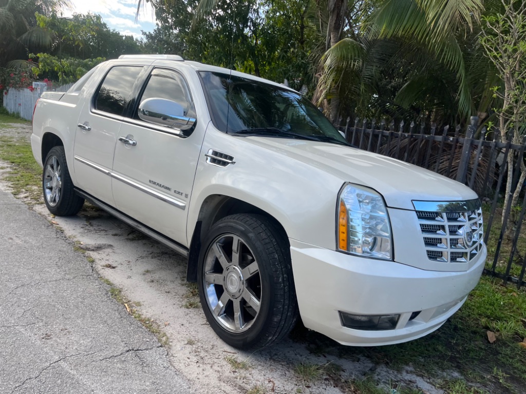 2008 Cadillac Escalade EXT Base's photo