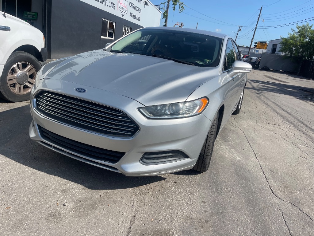 2015 Ford Fusion SE's photo