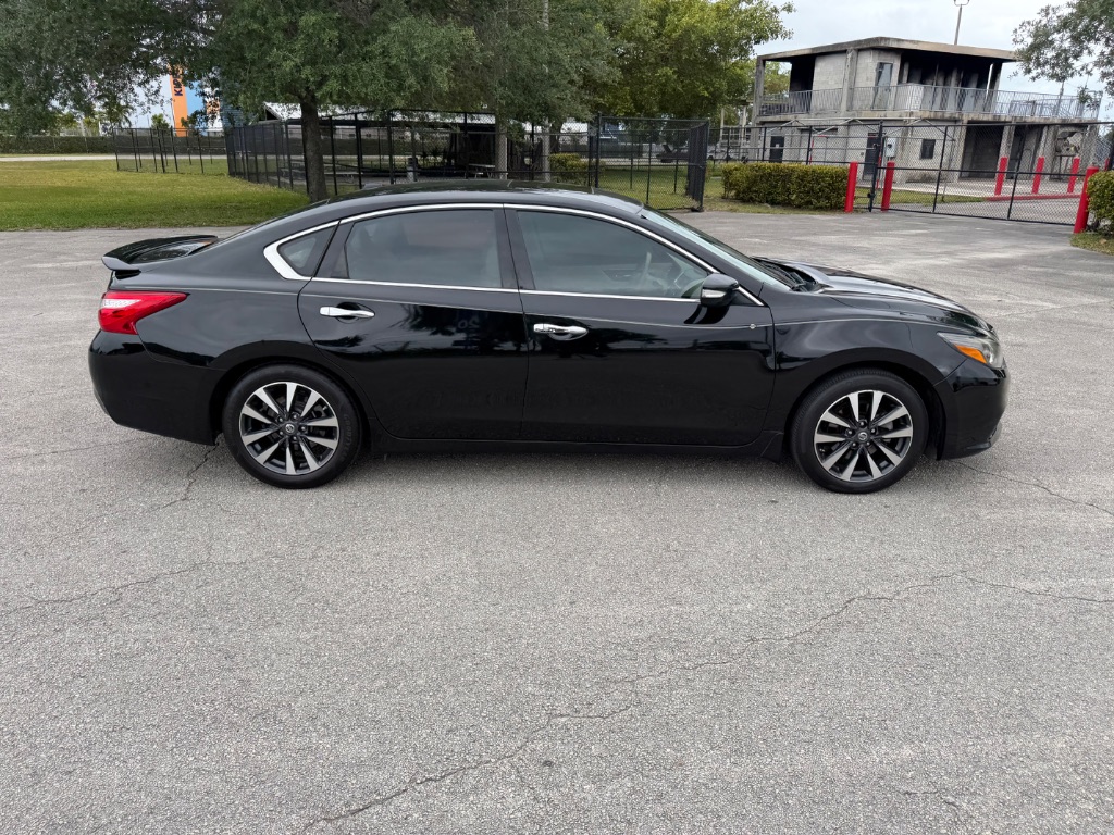 2017 Nissan Altima SL - Photo 11