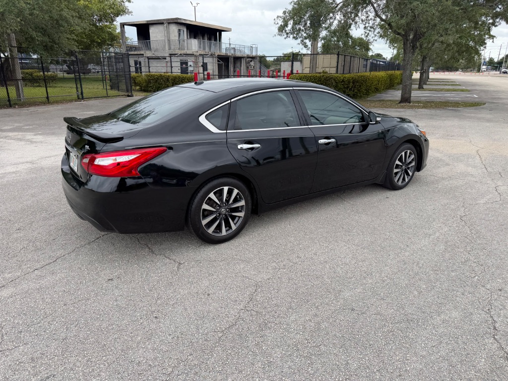 2017 Nissan Altima SL - Photo 18