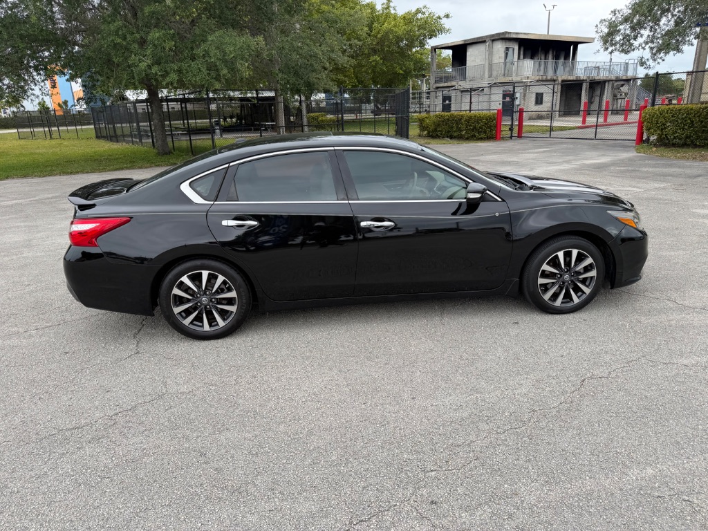 2017 Nissan Altima SL - Photo 10