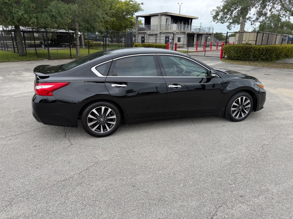 2017 Nissan Altima SL - Photo 14