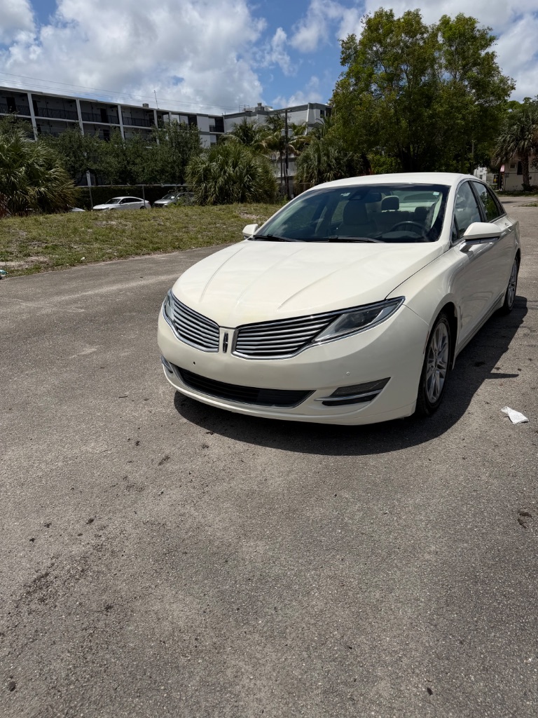 2013 Lincoln MKZ Hybrid's photo